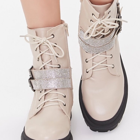 Women’s Booties forever 21 combat - Picture 3 of 4